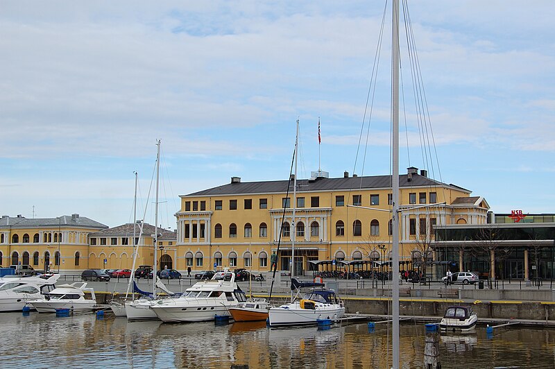 File:Trondheim Central Station 2009.JPG