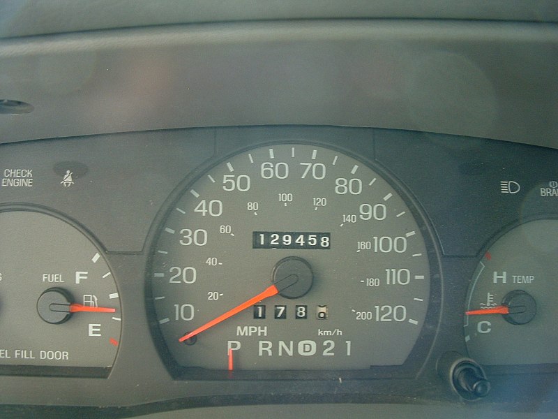 File:95-05 Grand Marquis dashboard.jpg