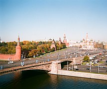 Вид на Москворецкий мост и Москворецкую улицу, 2009 год