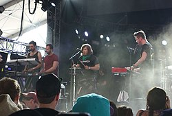 Bastille на «Коачелла-фест» в 2014 году.