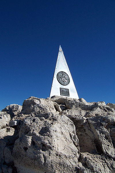 File:Guadalupe Peak summit 2005-03-12.JPG