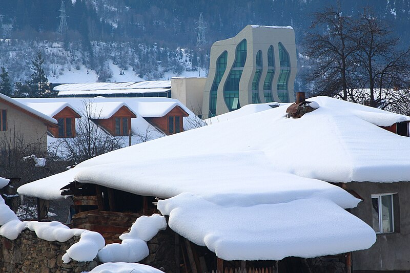 Archivo:Mestia in winter.jpg