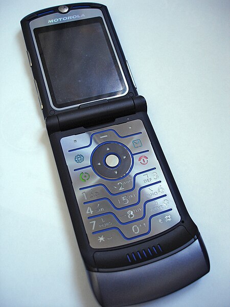 File:RAZR V3i opened.JPG