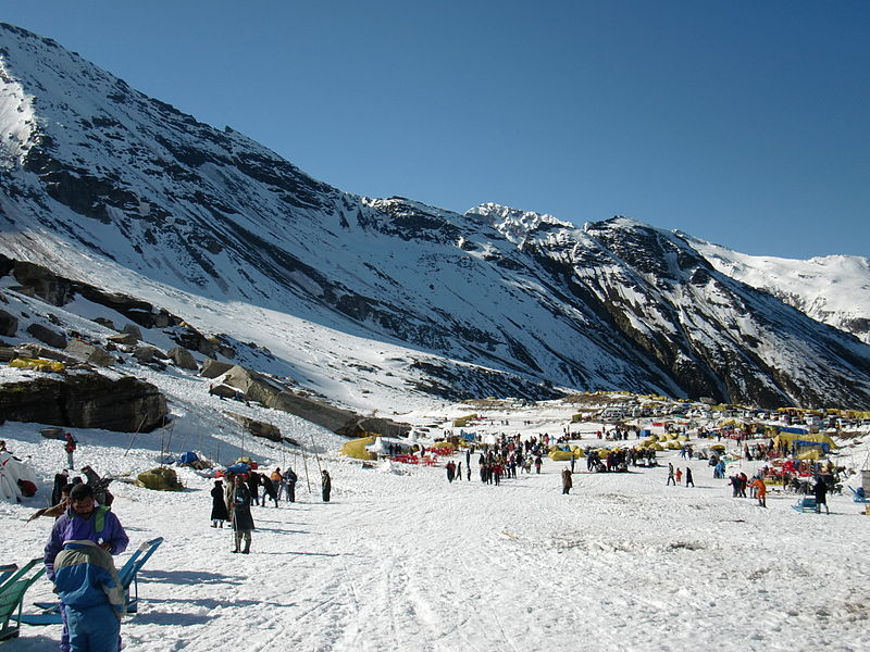 File:Rohtang pass snowy valley01.jpg