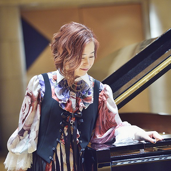 File:Yuki-Kajiura-artist-1000sq.jpg