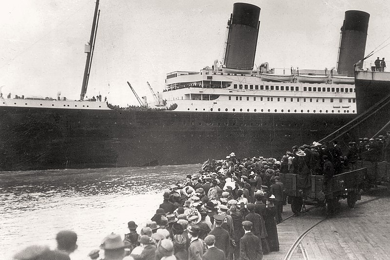 Archivo:1912 Titanic Departure.jpg