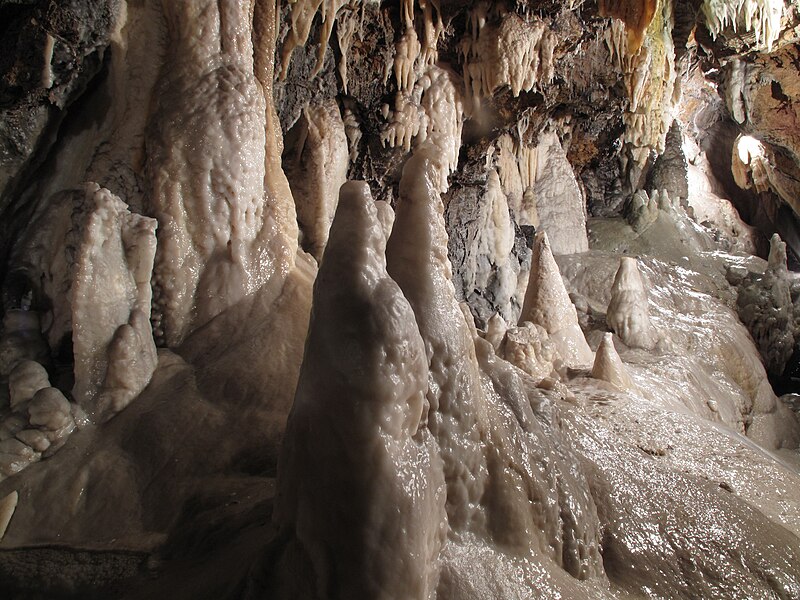 Файл:Grotta del vento.JPG