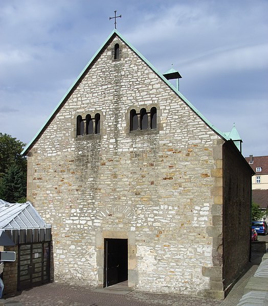 Archivo:Paderborn Bartholomäuskapelle Außenansicht.jpg