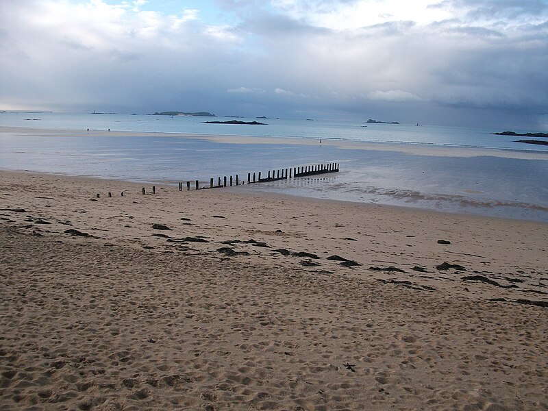 File:StMaloBeach.JPG