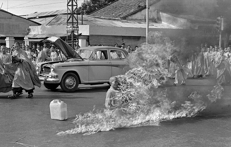 Archivo:Thích Quảng Đức self-immolation.jpg