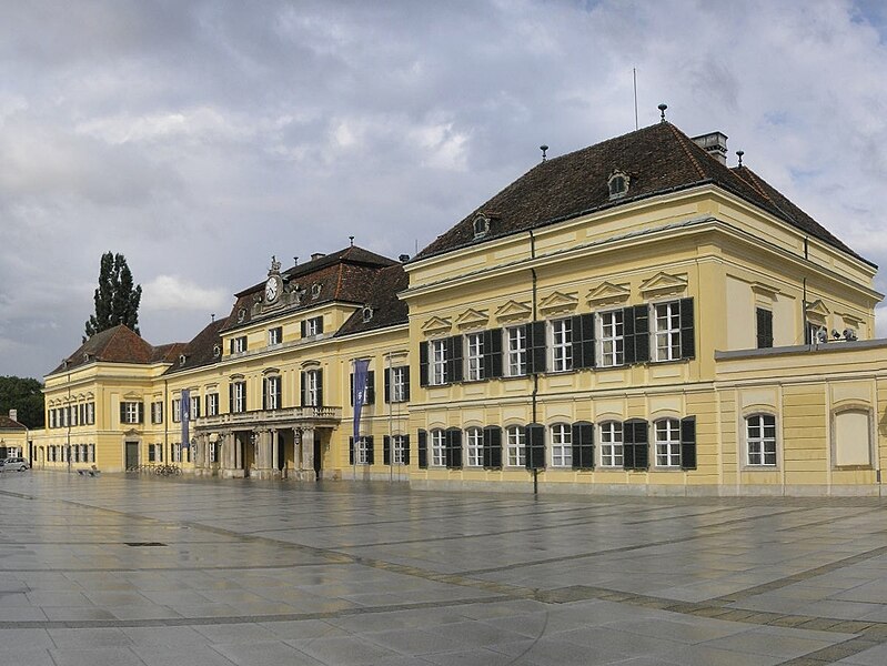 File:Blauer Hof Laxenburg 3-4.JPG