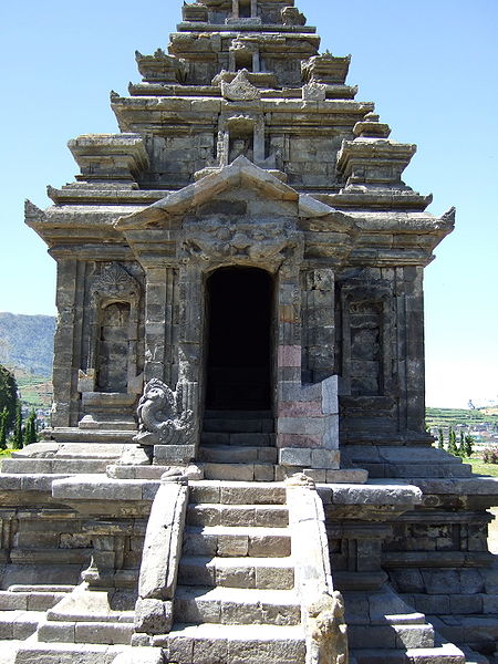 File:Candi Arjuna front view.jpg