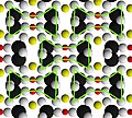 Estructura de piroxeno vista a lo largo de las cadenas de sílice. Los «haces en I» aparecen en verde. Los iones de silicio están sobredimensionados para resaltar las cadenas de silicio.