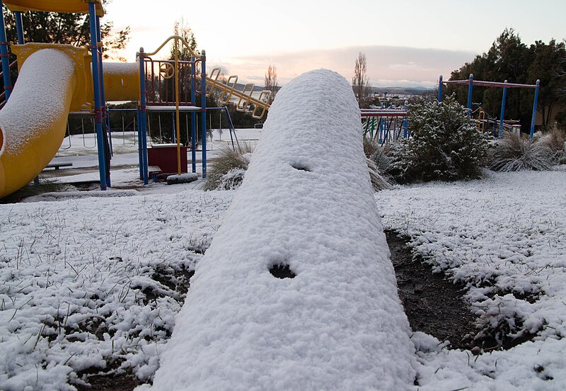 File:Hobart snow, August 2013.jpg