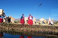 Isla flotante de los uros en el lago Titicaca.