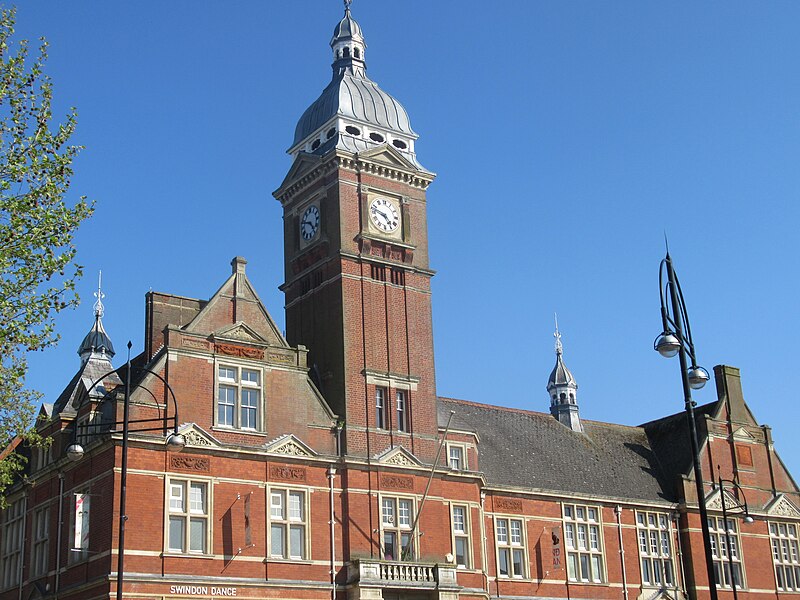 File:Swindon Town Hall 2018.jpg