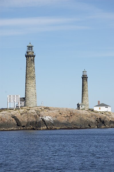 Файл:Thacher Island twin lighthouses.jpg