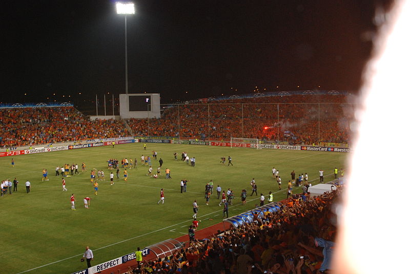 File:APOEL- Wisla Krakov.jpg