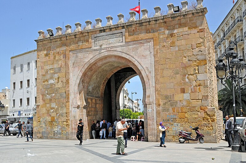 File:Bab El Bhar, Tunis.jpg