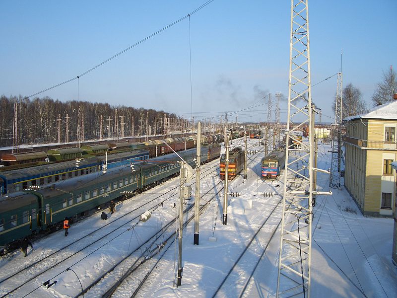 Файл:Balezino trains.jpg