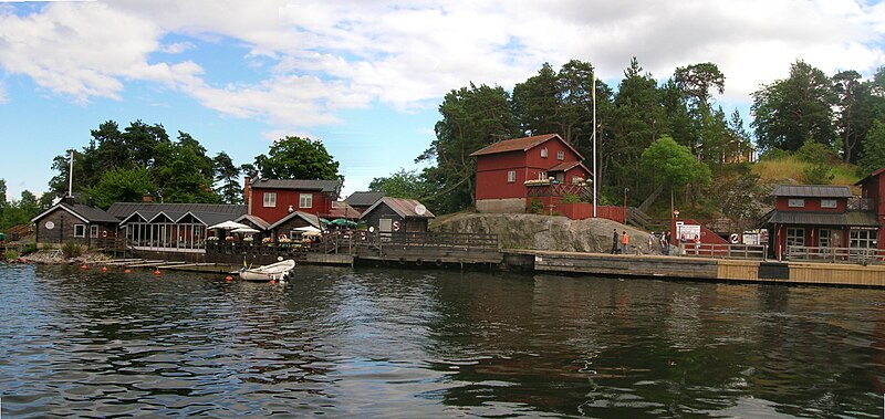 File:Fjäderholmarna Lidingö 2005-07-19.JPG