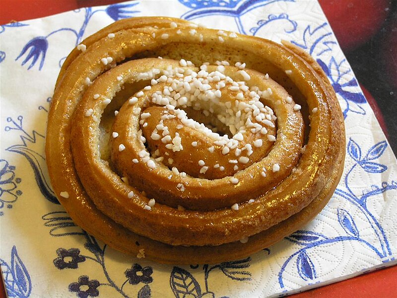 File:Kanelbulle.jpg