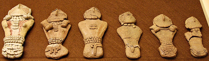 File:PillingFigurines02.jpg