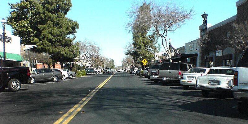 File:Pollasky Ave. Clovis.JPG