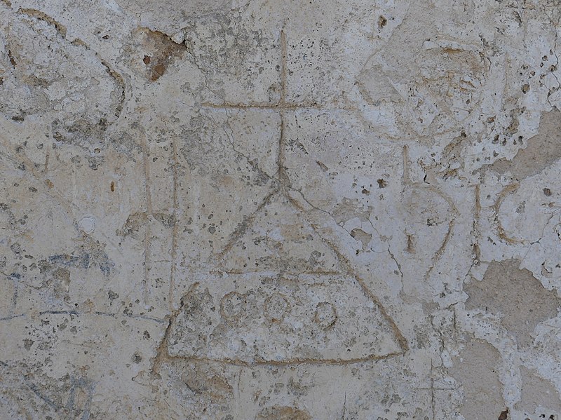 File:Tyre-AlBass-Hippodrome SaviorChurch-Graffiti RomanDeckert20112019.jpg