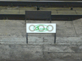 A position marker at a Hibiya Line station for the 5-door cars of the 03 series.