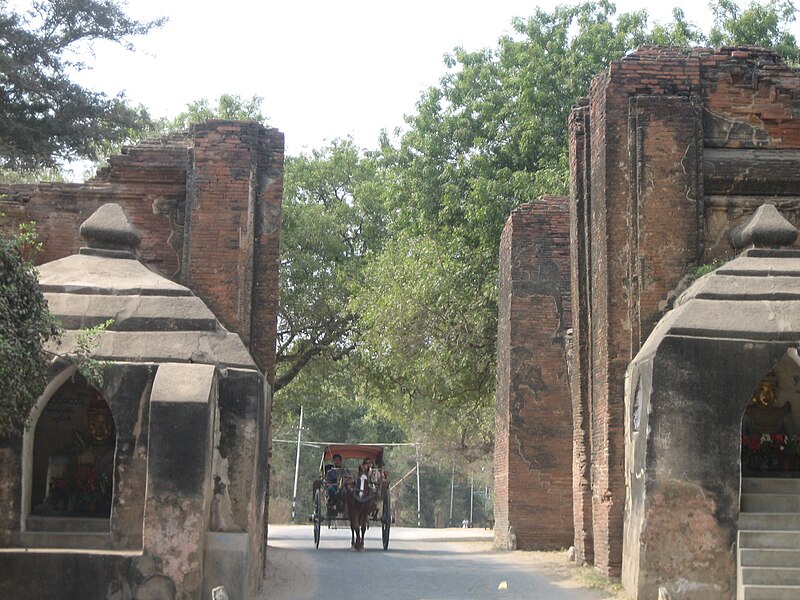 File:Tharaba Gate.JPG