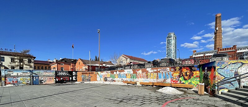 Файл:The Beatles Monument (Yekaterinburg)-1.jpg