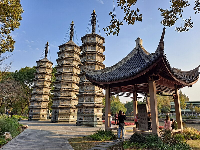 File:Three Pagodas, Jiaxing.jpg