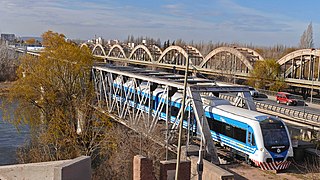 Train running on the Neuquén River bridge