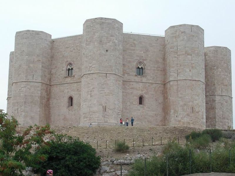 File:Castel del monte3.jpg