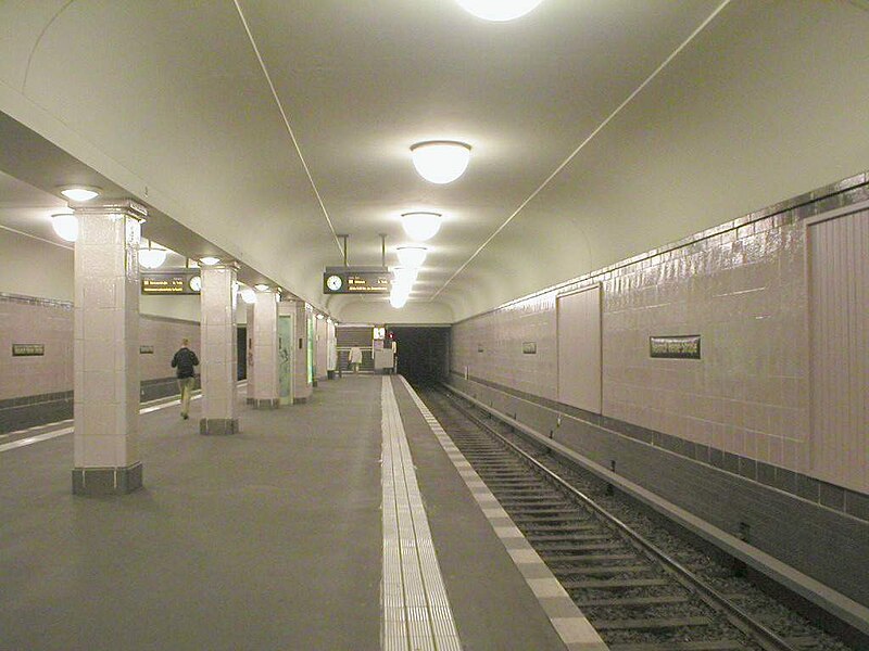 Файл:U-Bahn Berlin Heinrich-Heine-Straße.jpg