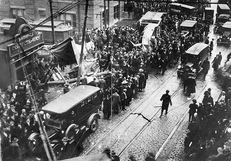 File:1917 Pittsburgh Streetcar accident.jpg