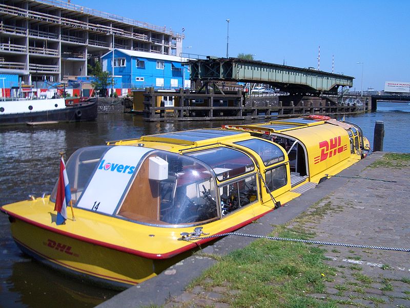 Файл:Amsterdam-DHL-boat-0524.jpg