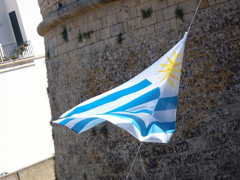 File:Bandiera dell'Uruguay a Otranto.JPG