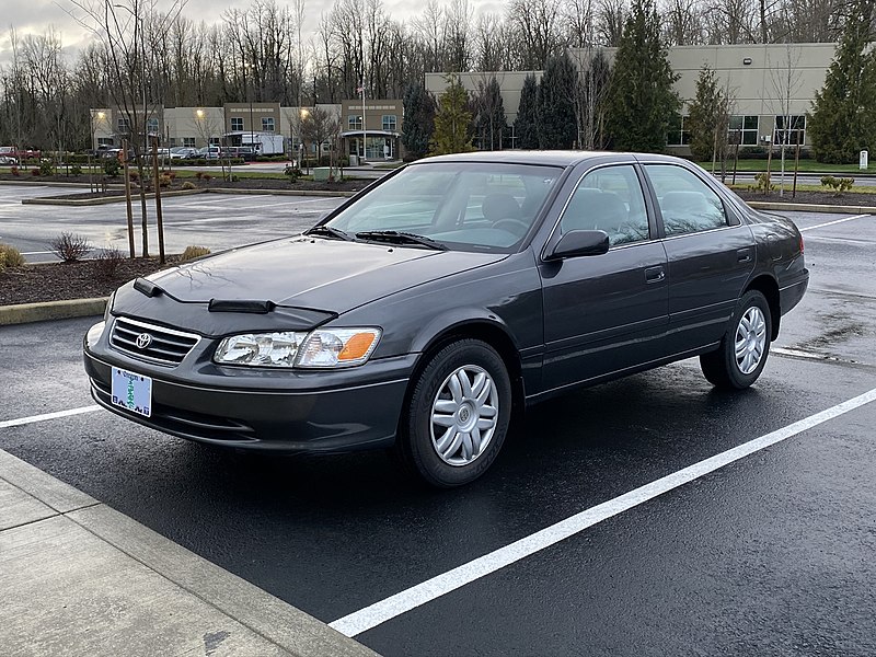 File:Camry2001LE.jpg