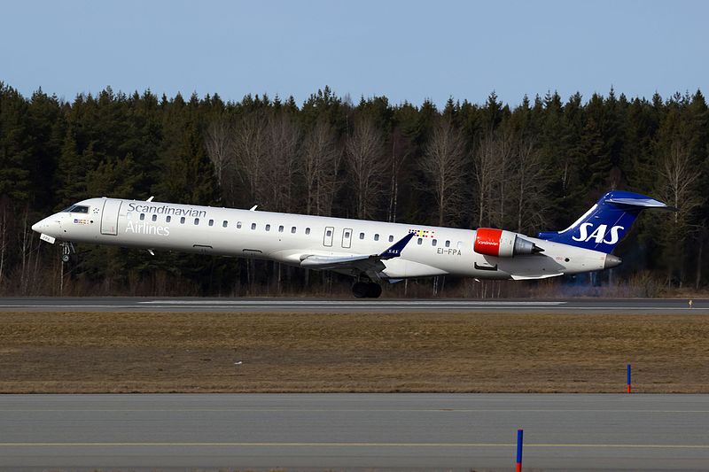 File:EI-FPA CRJ900 SAS ARN.jpg