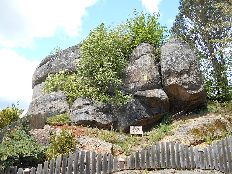 File:Grillenstein Fuchsstein.jpg