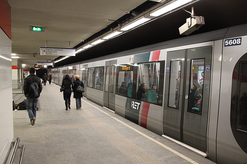 File:Metro serie 5600 Beurs.JPG