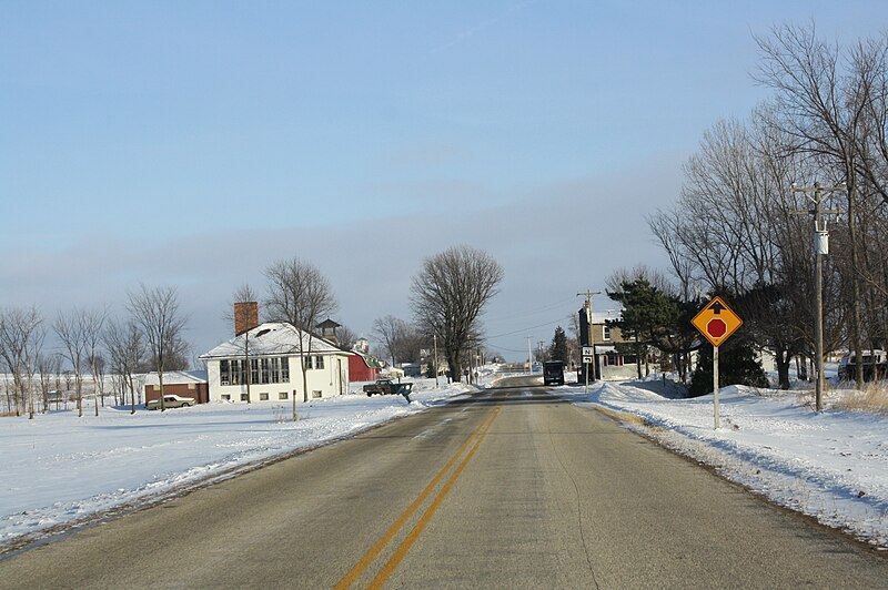 File:NamurWisconsinDowntownEast.jpg