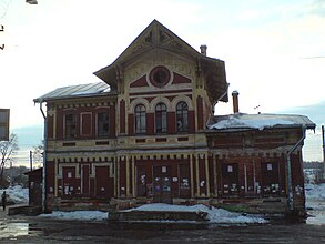 Здание вокзала (1890, арх. С. Н. Лазарев-Станищев). Вид с площади перед вокзалом