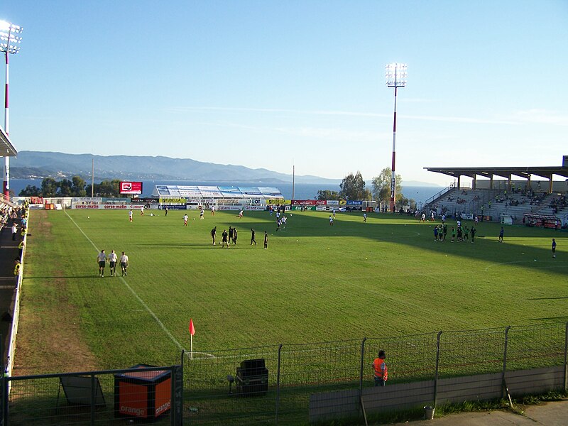 Archivo:Stade François-Coty 02.jpg