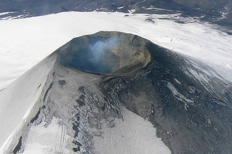 File:Villarica Volcano (aerial view)1.jpg