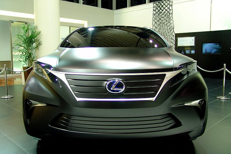 File:LEXUS LF-Xh Megaweb.jpg