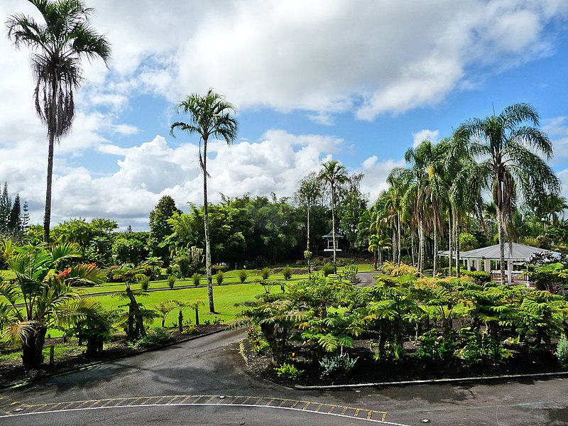 File:Nani Mau Gardens (2918581424).jpg