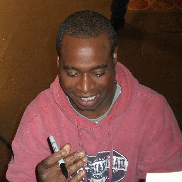 Файл:Phill Lewis 2007 (cropped).jpg